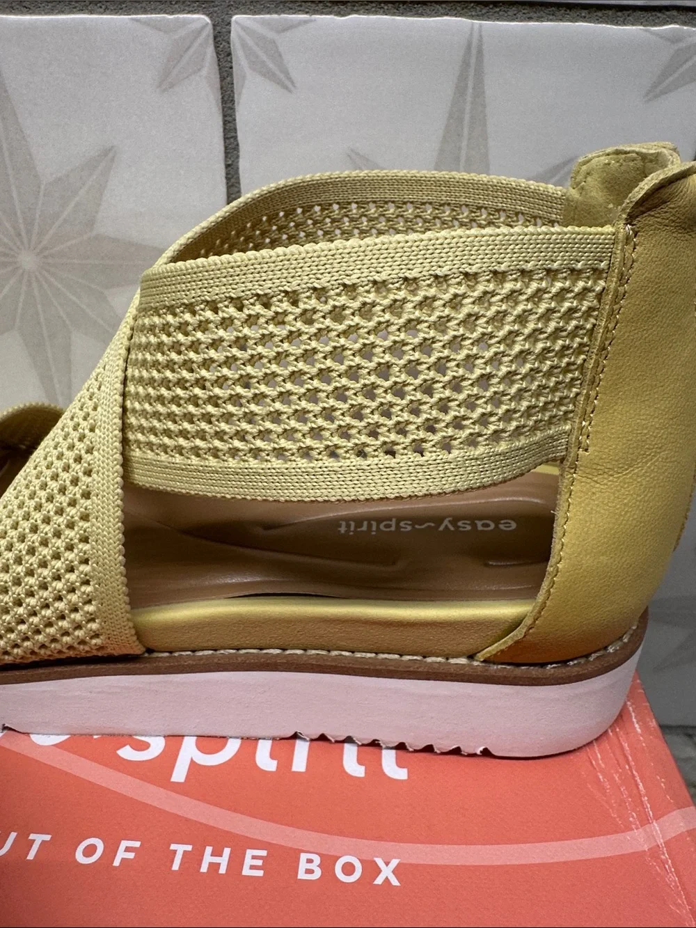 Easy Spirit Wanderer 2 Women’s Butter Yellow Crisscross Canvas Sandals 7.5 NIB